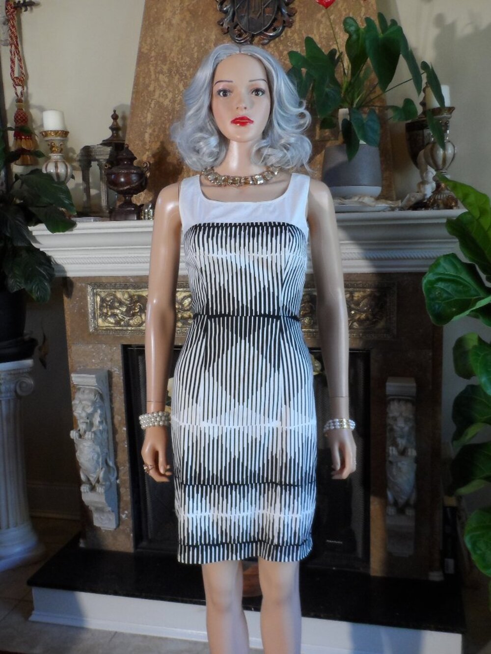 Carolina Herrera Black & White Geometric Sheath Dress Size 4
